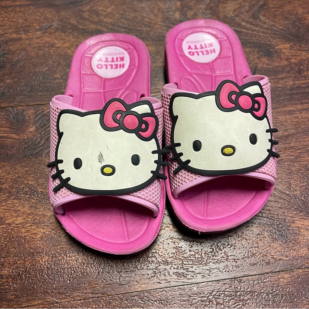 Hello Kitty Sandels - Picture 2 of 3